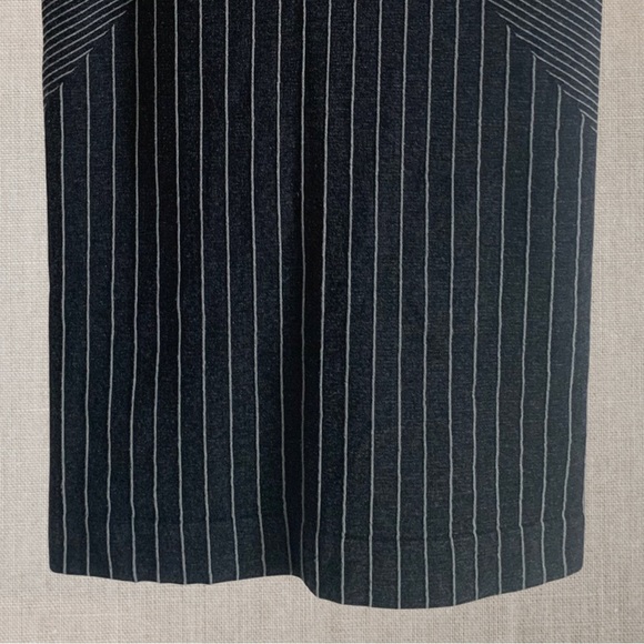 Small Athleta Sojourn Seamless Tank with Black and White Geometrical Design - Picture 6 of 11